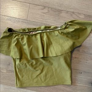 Kortni Jeane Ruffled Around Top